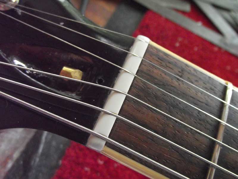 Removing a Gibson Corian Nut manchesterguitartech.co.uk