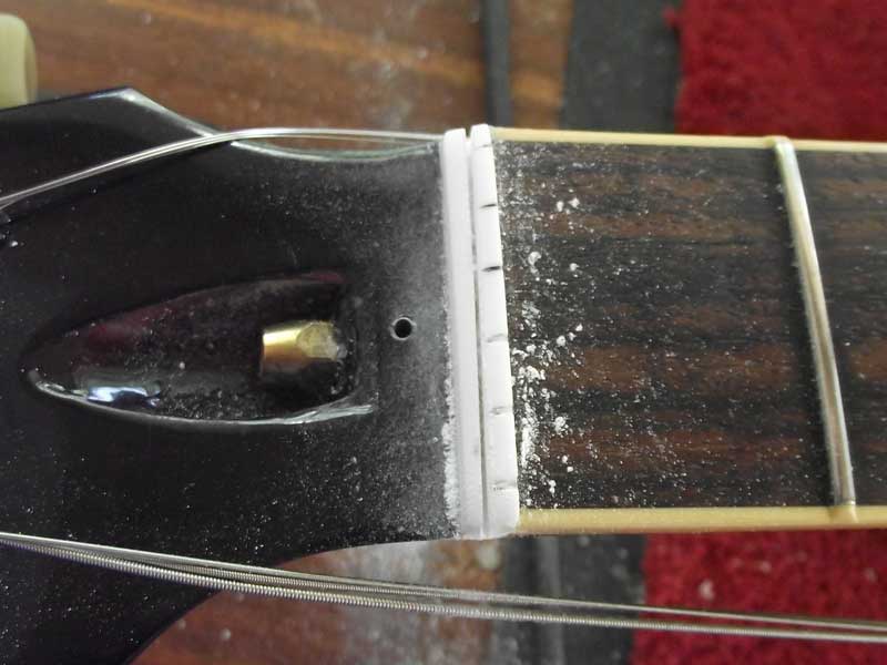 Removing a Gibson Corian Nut manchesterguitartech.co.uk